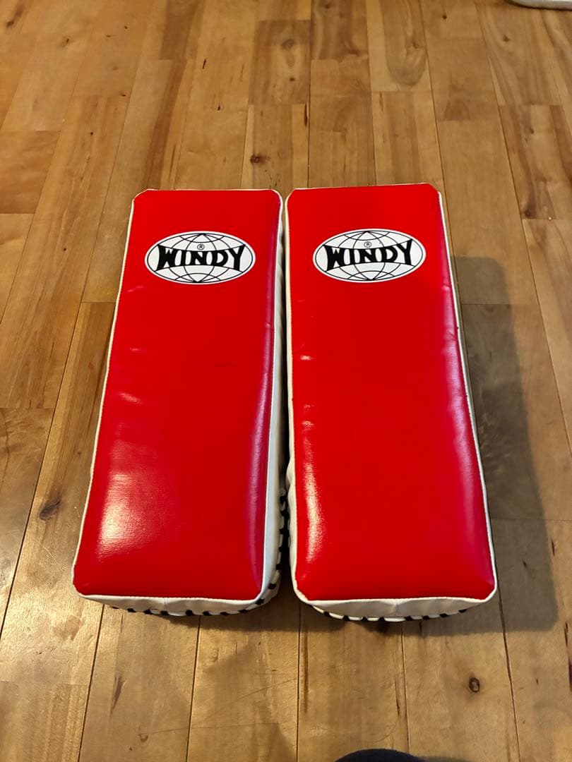 WINDY キックミット レッド