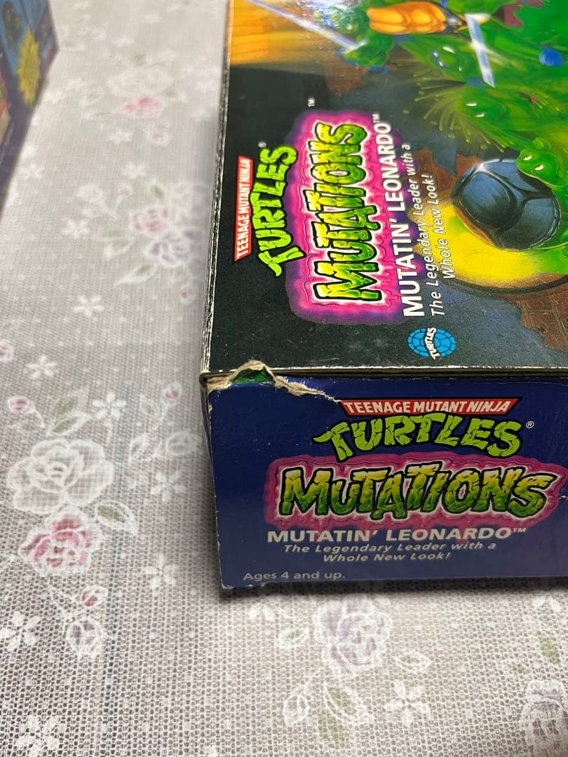 箱付き　TMNT ミュータントタートルズ　ラファエロ　レオナルド　プレイメイツ