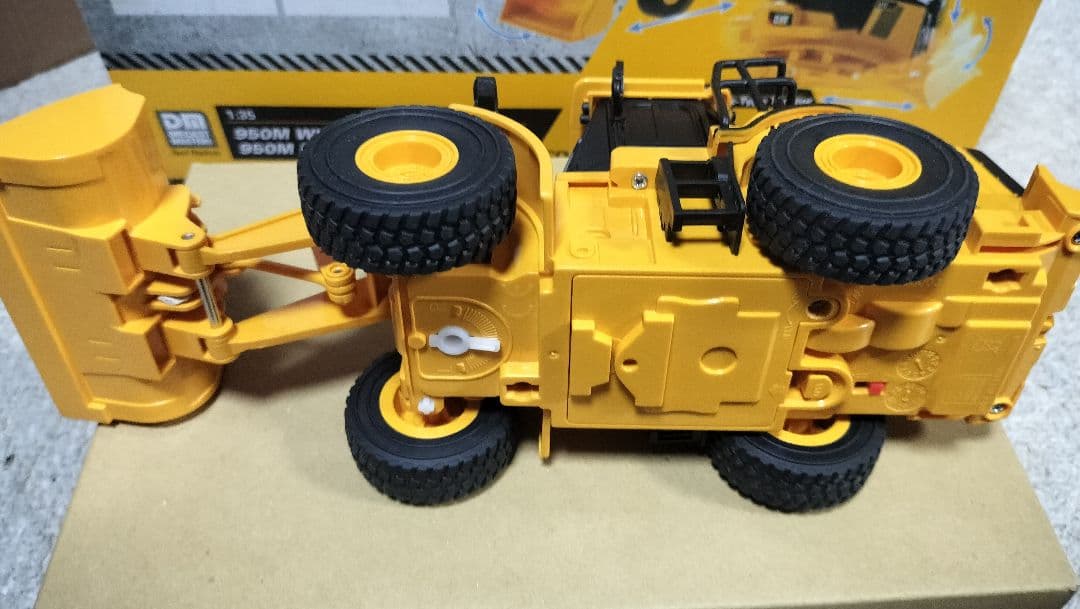 ダイキャストマスター 1/35 電動RC建機シリーズCAT 950M