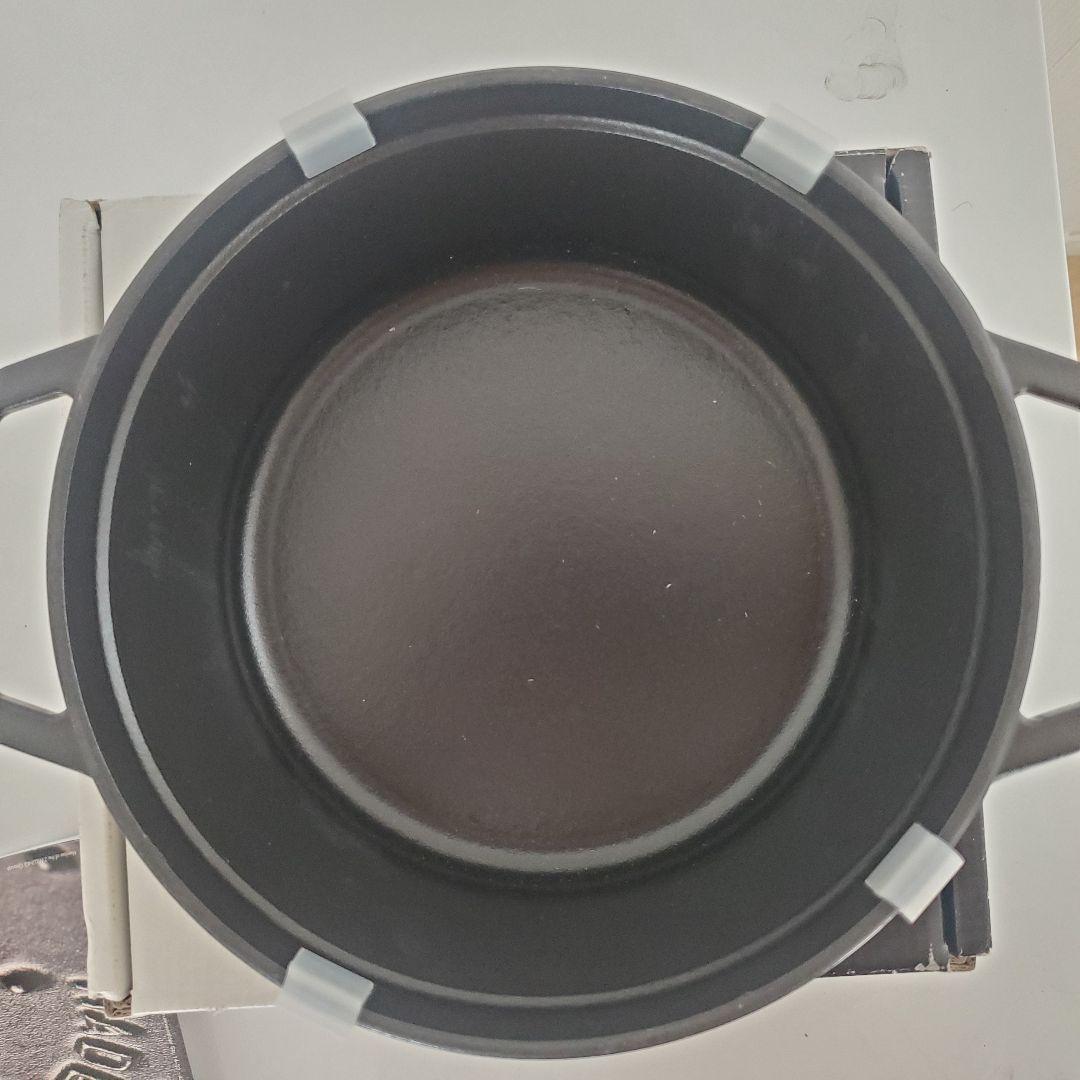 ストウブ ピコ ココット ラウンド 18 ブラック Staub 新品未使用