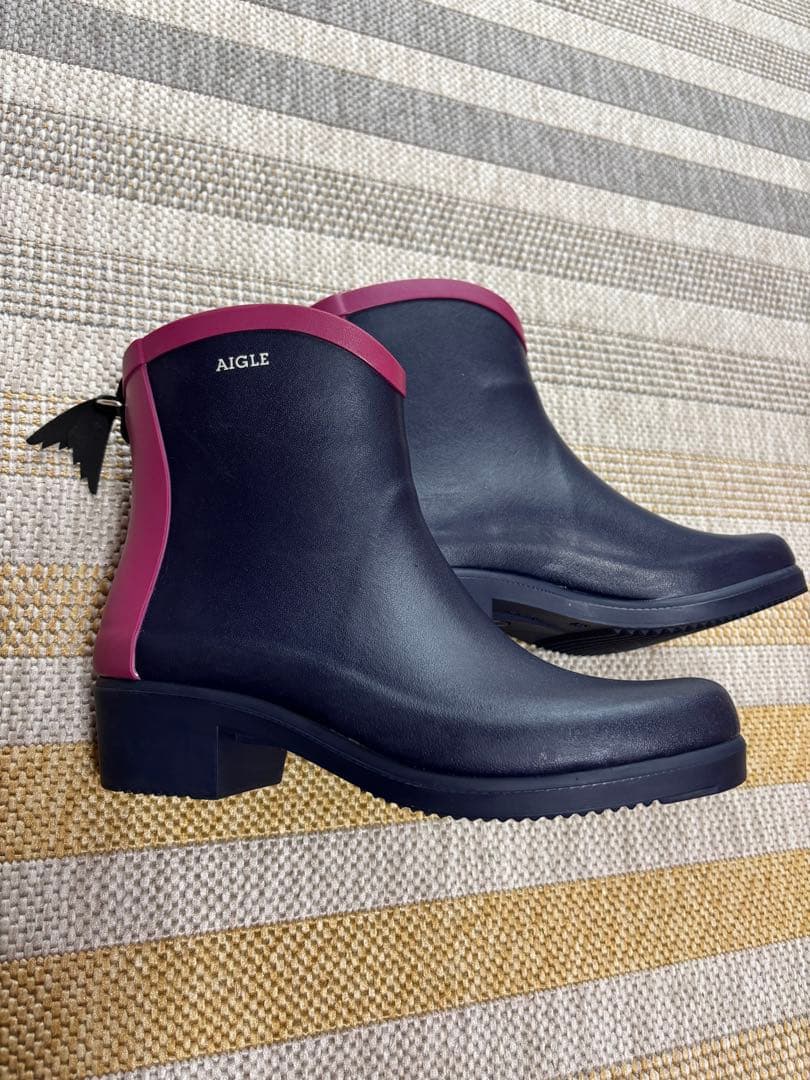 AIGLE ネイビー/ピンク ショートレインブーツ