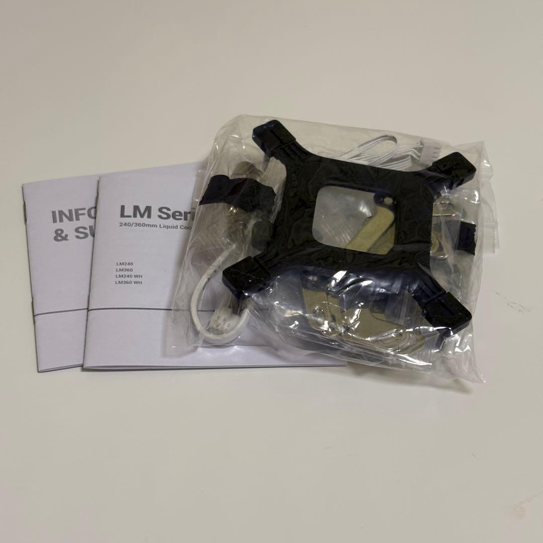 DeepCool LM240 WH と FL12SE WH 3IN1 のセット