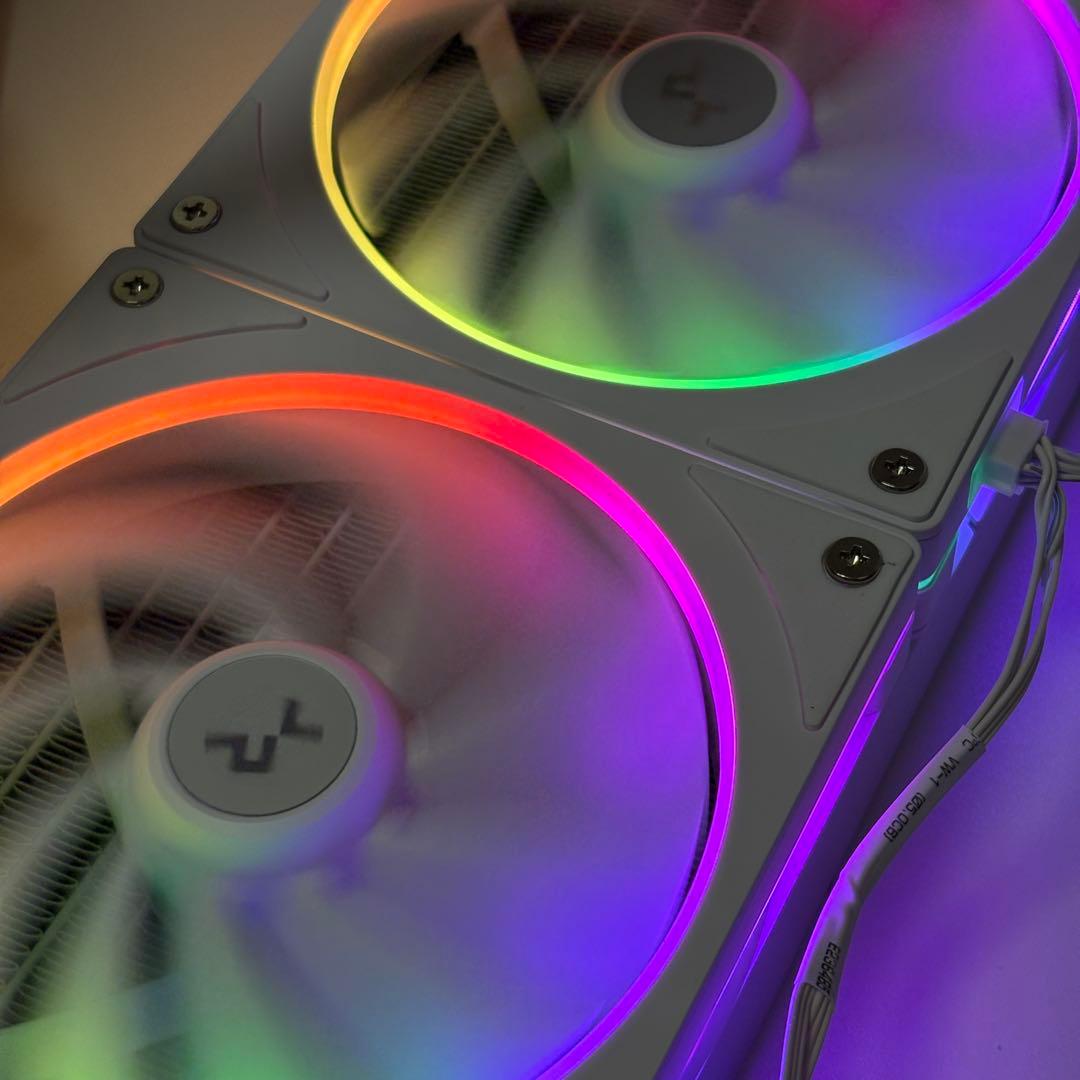 DeepCool LM240 WH と FL12SE WH 3IN1 のセット