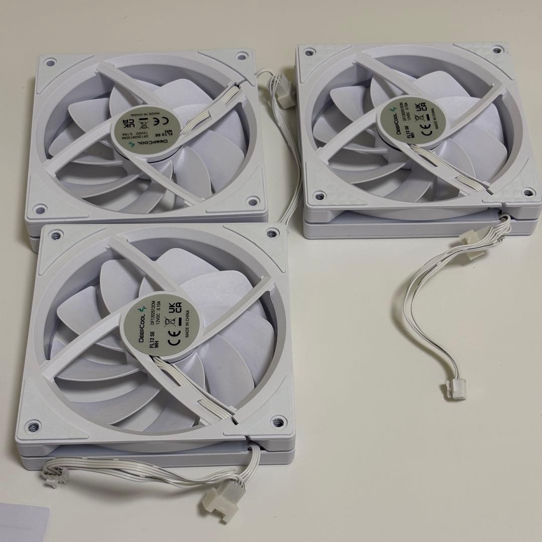 DeepCool LM240 WH と FL12SE WH 3IN1 のセット