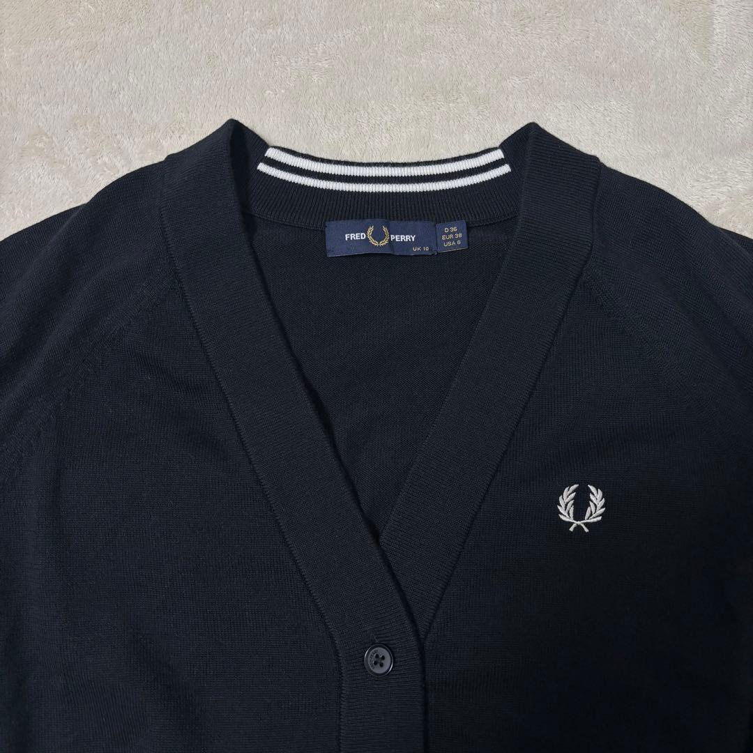 FRED PERRY Vネックカーディガン K4121 ブラック