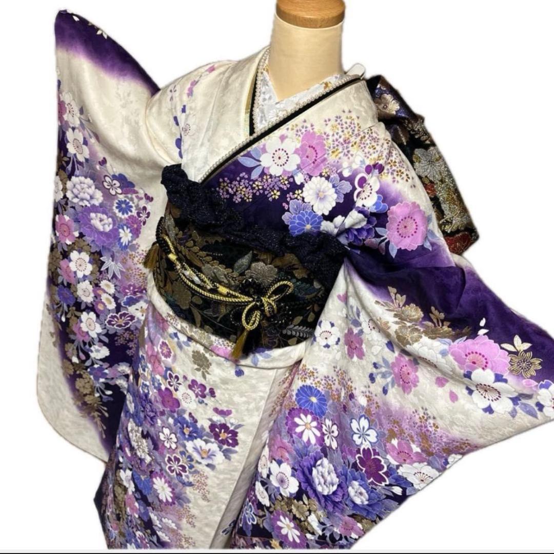 白地に華やか花模様♡振袖フルセット　成人式前撮り