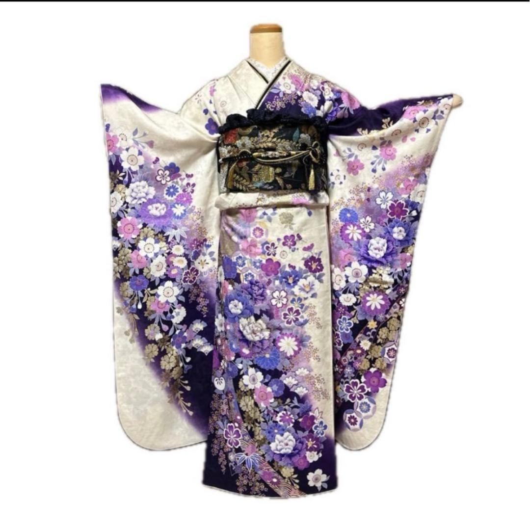 白地に華やか花模様♡振袖フルセット　成人式前撮り