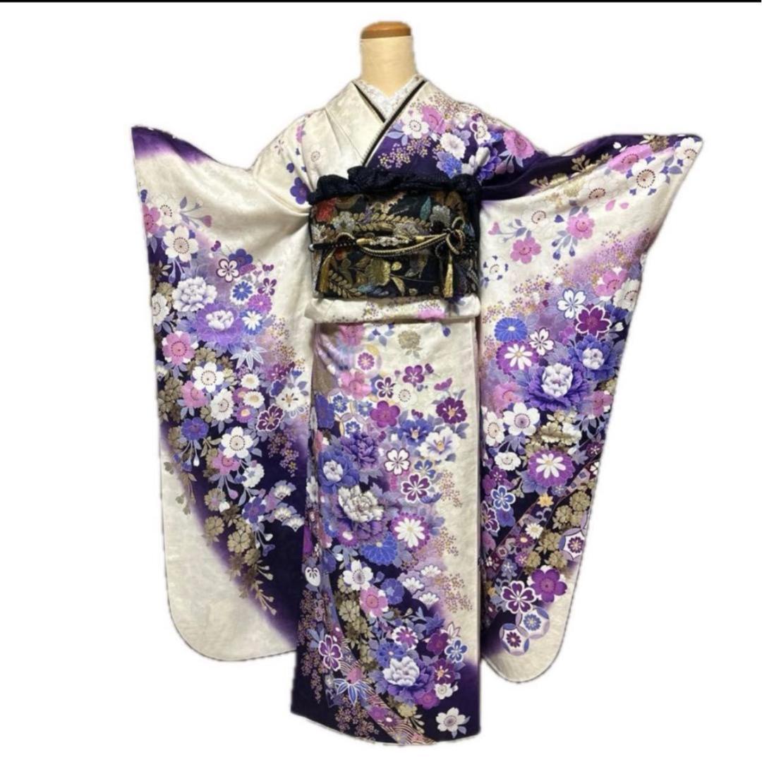 白地に華やか花模様♡振袖フルセット　成人式前撮り