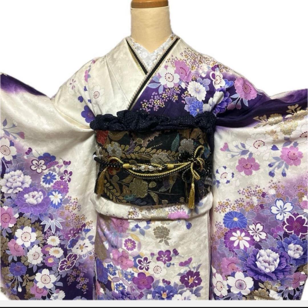 白地に華やか花模様♡振袖フルセット　成人式前撮り
