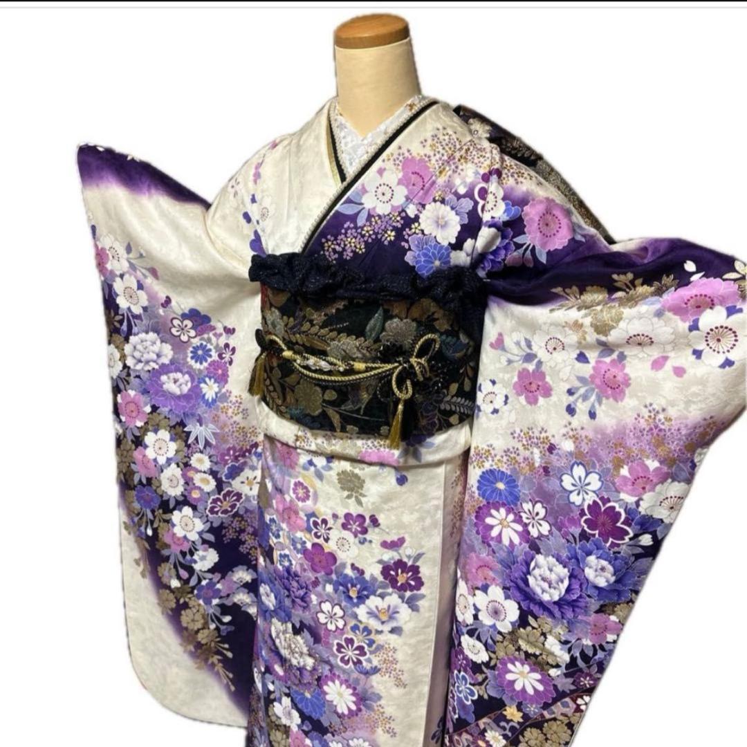 白地に華やか花模様♡振袖フルセット　成人式前撮り