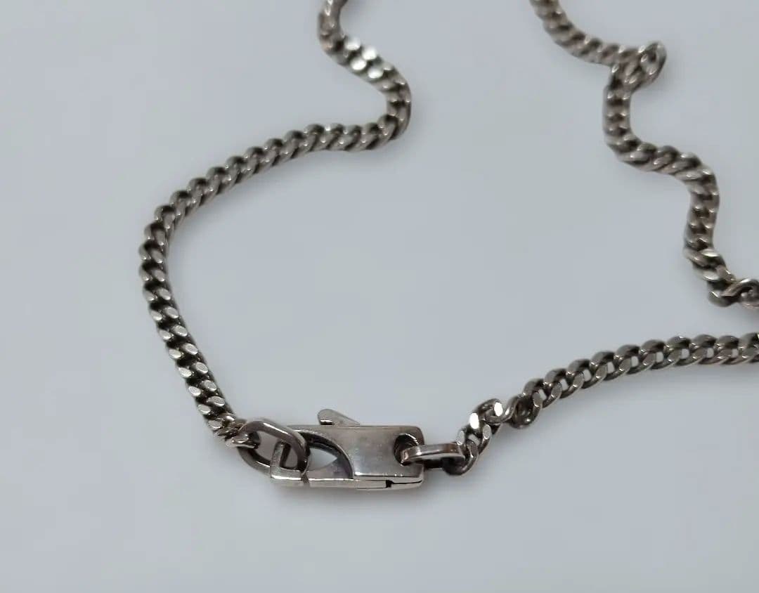 GucciのカットアウトGクロスネックレス(収納袋、箱入り)