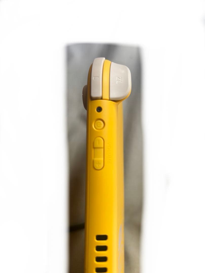 ニンテンドー　Switch Lite イエロー　本体のみ