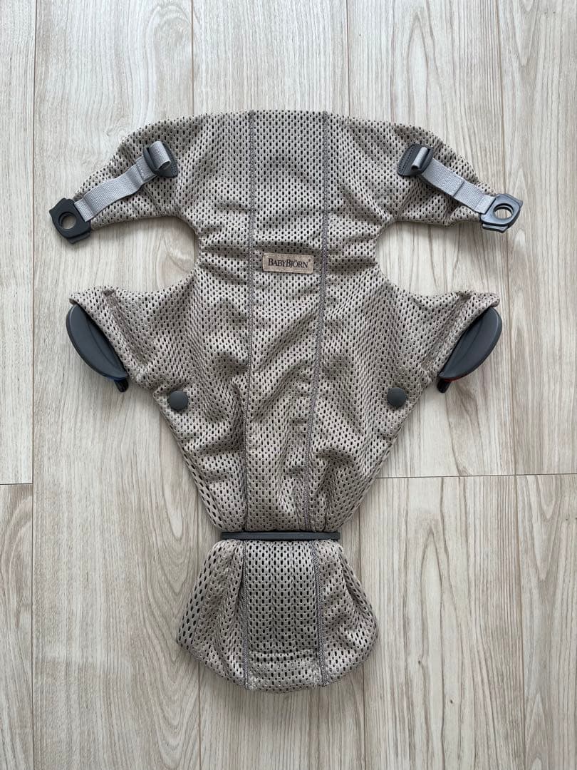 BABYBJÖRN ベビーキャリア Mini メッシュ　グレーベージュ