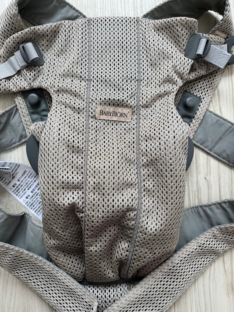 BABYBJÖRN ベビーキャリア Mini メッシュ　グレーベージュ