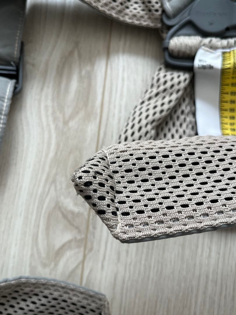 BABYBJÖRN ベビーキャリア Mini メッシュ　グレーベージュ