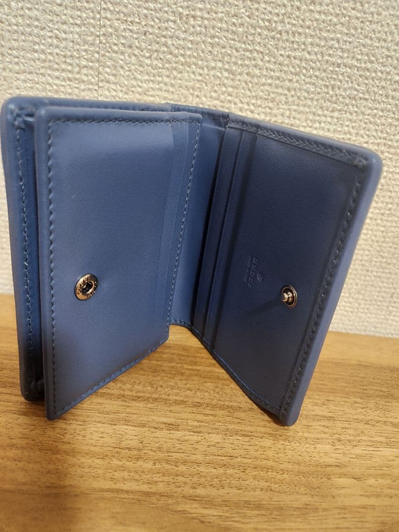 GUCCI　 二つ折り財布 　ブルー　極美品