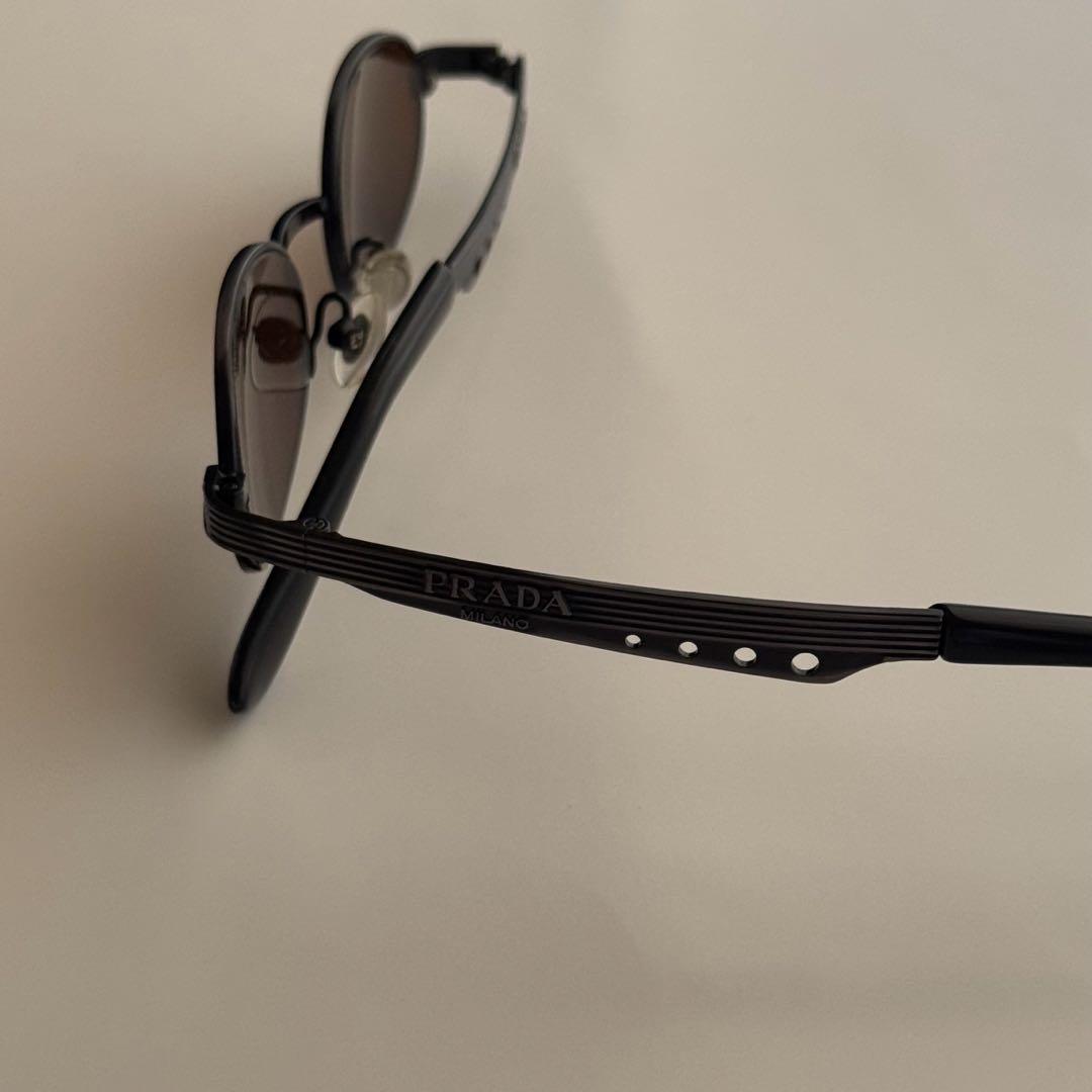 PRADA オーバルサングラス