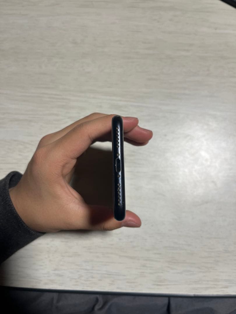 iPhone se第2世代 ブラック 本体 画面ひび割れあり ジャンク品