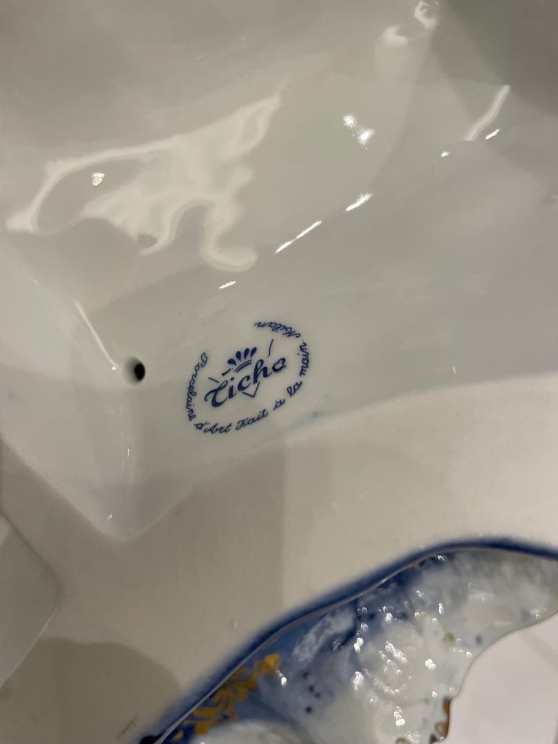 ティケ　ビクトリアンスタイル 陶器製フィギュリン