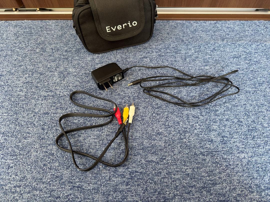 JVC製ハンディカム GZ-E10-S 中古品