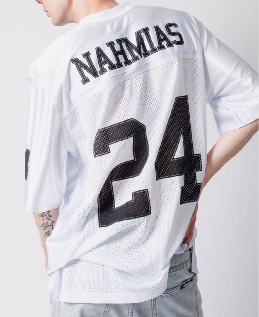 Eve着用 NAHMIAS FOOTBALL shirt