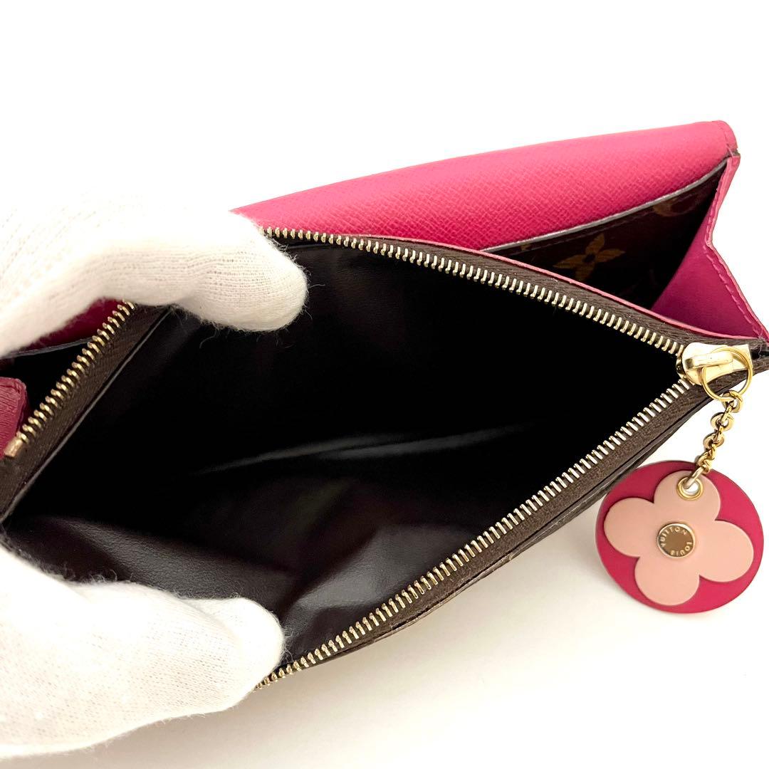 ✨極上美品✨ルイヴィトン♦️モノグラム ポルトフォイユエミリー フラワーチャーム