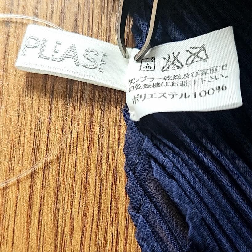 PLEATS PLEASE プリーツプリーズ ストール 濃紺色 ミヤケイッセイ