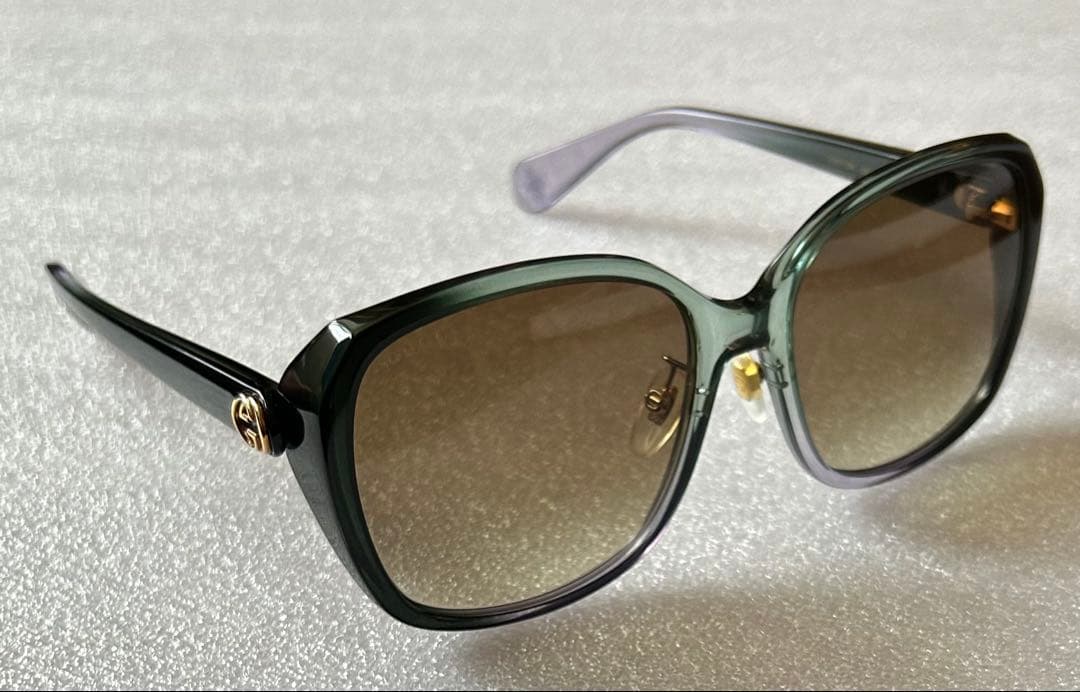 GUCCIグッチGG0371インターロッキングサングラス (クリアグリーン系)