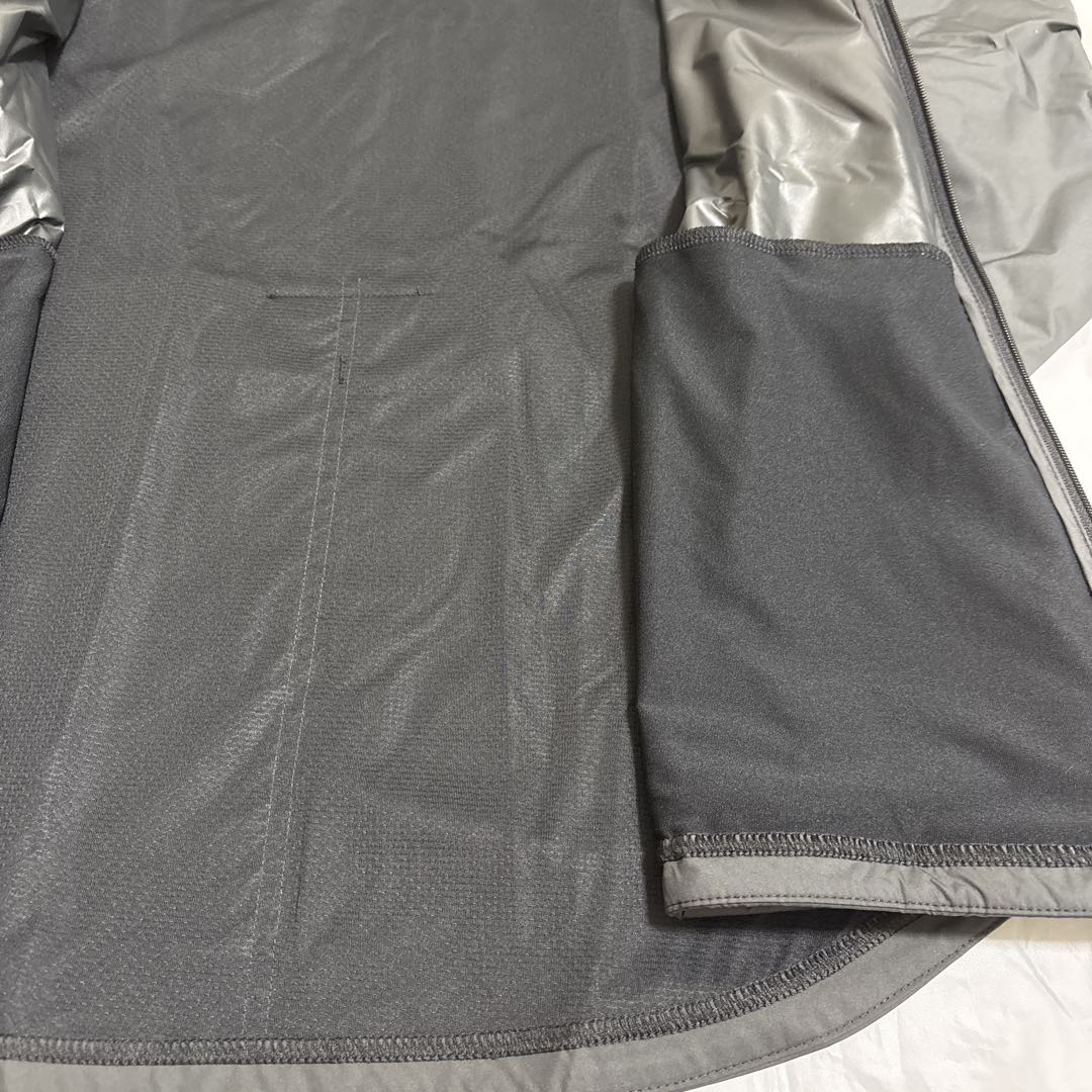 Nike 軽量ウィンドブレーカー ブラック