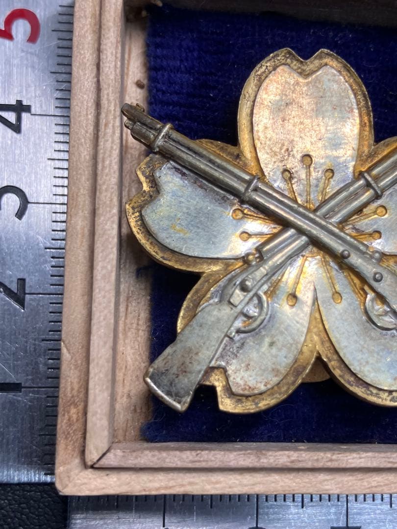 希少！旧日本軍 小銃射撃徽章 日本陸軍 徽章 大日本帝国 当時物 記章 木箱付