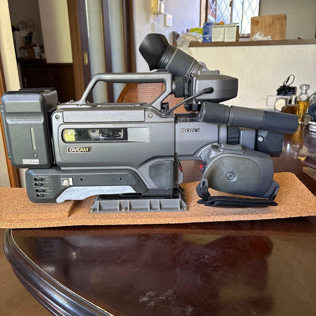 業務用ビデオカメラ　 ３CCD SONY DVCAM DSR-200