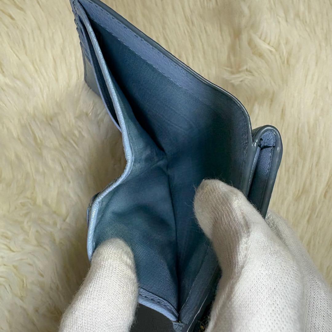 美品 miu miu 三つ折り 財布 マドラス リボン 金ロゴ ライトブルー