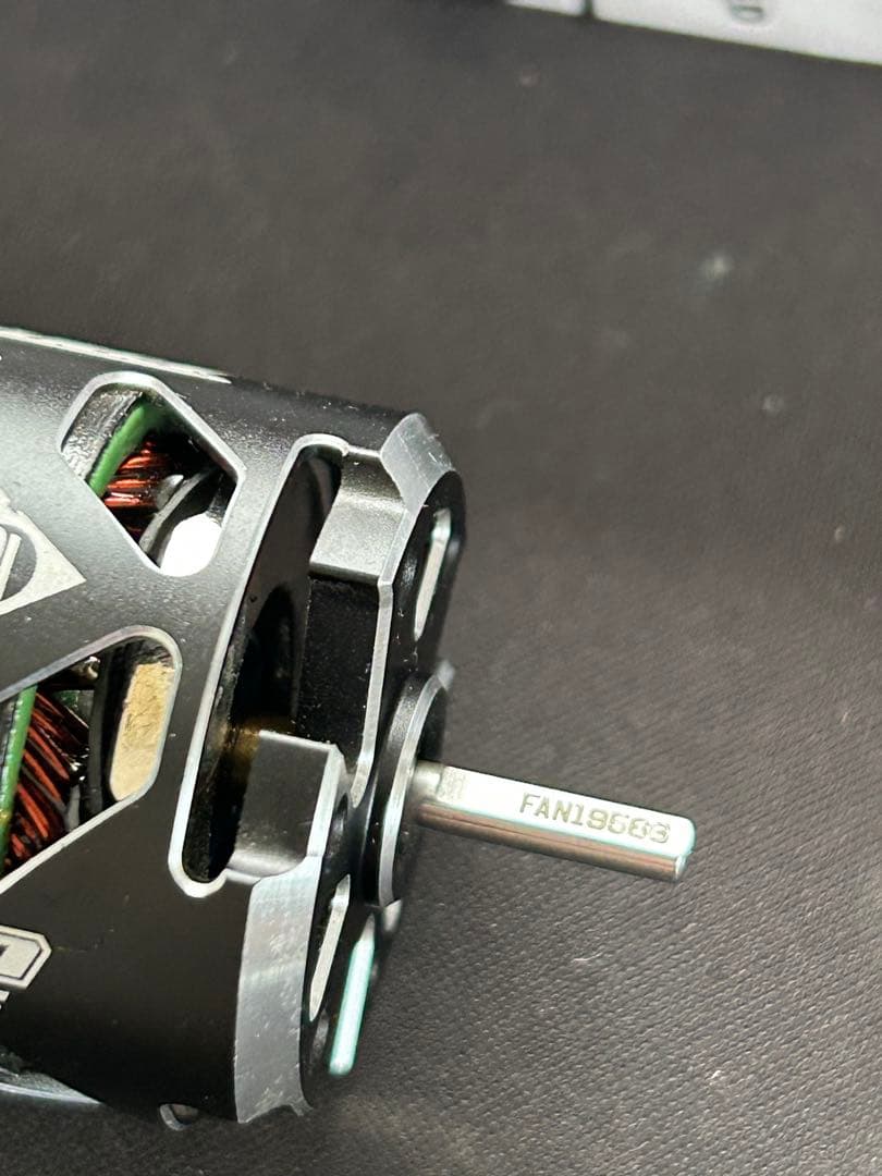 Fantom Icon V2 17.5t ブラシレスモーター ラジコン　ヨコモ