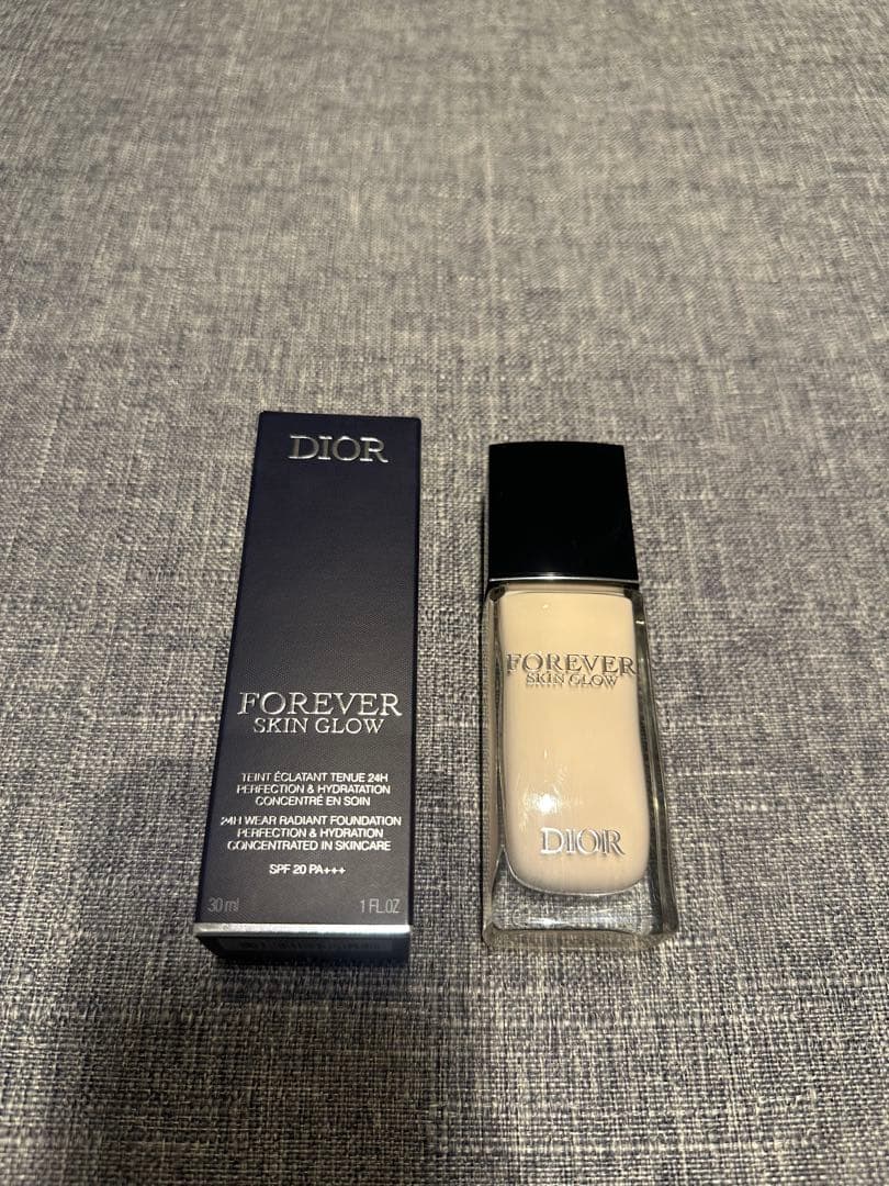 y o e Diorスキンフォーエヴァーリキッドファンデーショングロウ00
