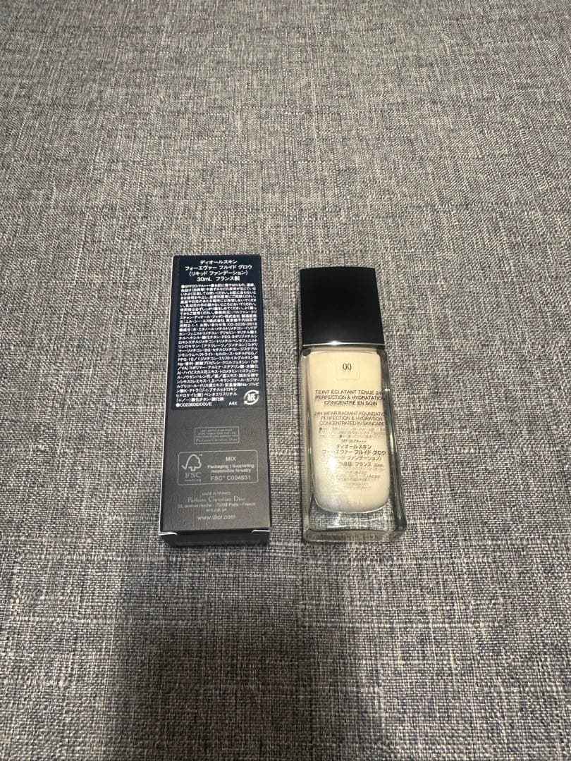 y o e Diorスキンフォーエヴァーリキッドファンデーショングロウ00