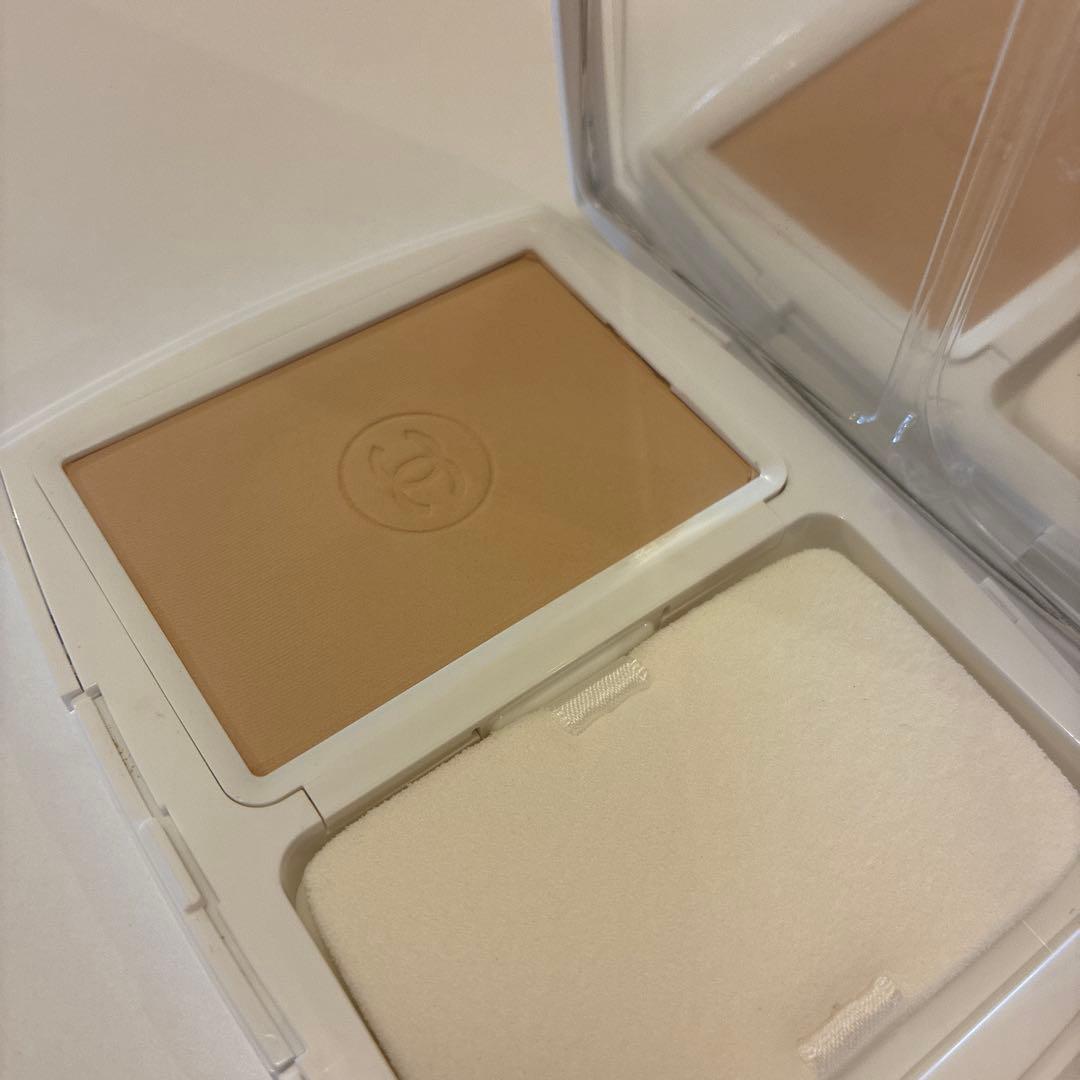 CHANEL エクラ プルミエ コンパクトB20