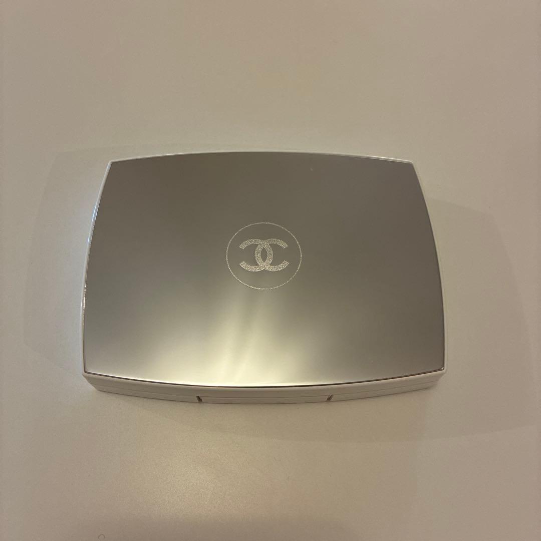 CHANEL エクラ プルミエ コンパクトB20