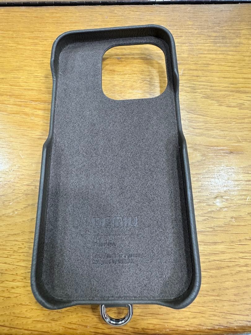新品DEMIUレザー iPhone15proケース ストラップ付き