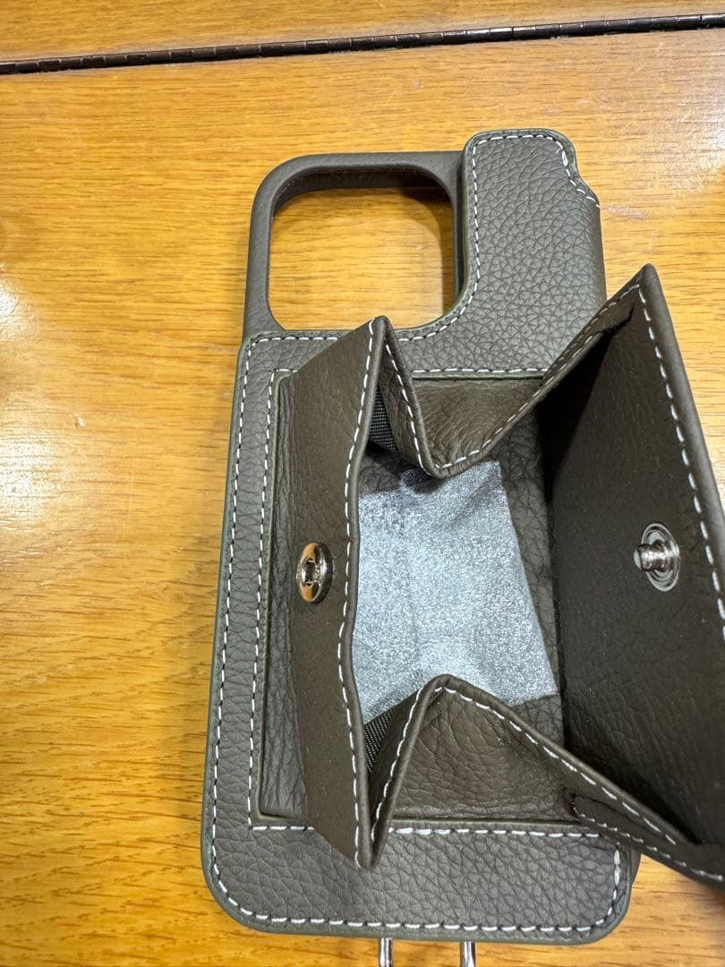 新品DEMIUレザー iPhone15proケース ストラップ付き