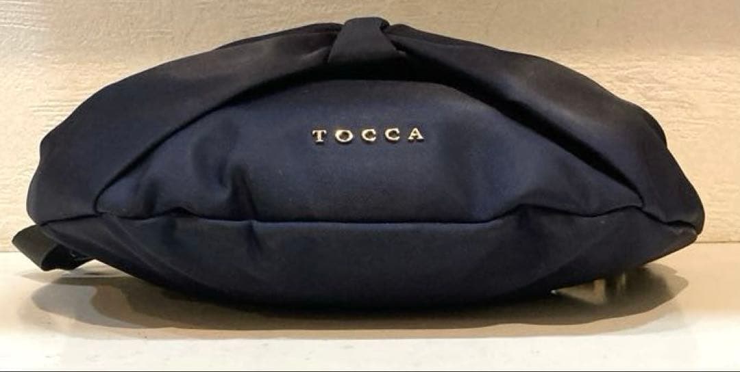 【美品】TOCCA 撥水　RIBBON KNOT BODY BAG ボディバッグ
