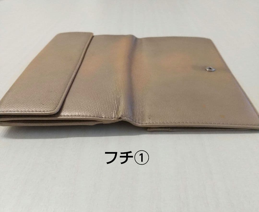 CHANEL ベージュ レザー二つ折り財布　ココボタン シャネル