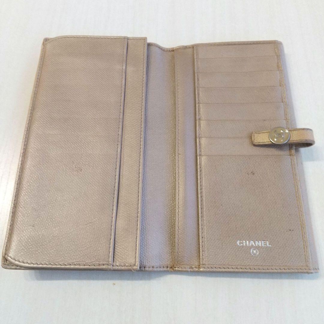 CHANEL ベージュ レザー二つ折り財布　ココボタン シャネル