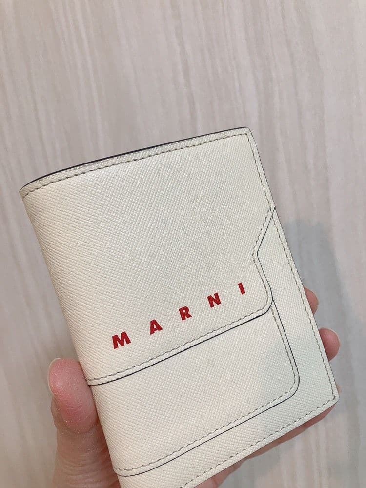 美品✨MARNI★マルニ サフィアーノレザー 二つ折りウォレット アイボリー系*