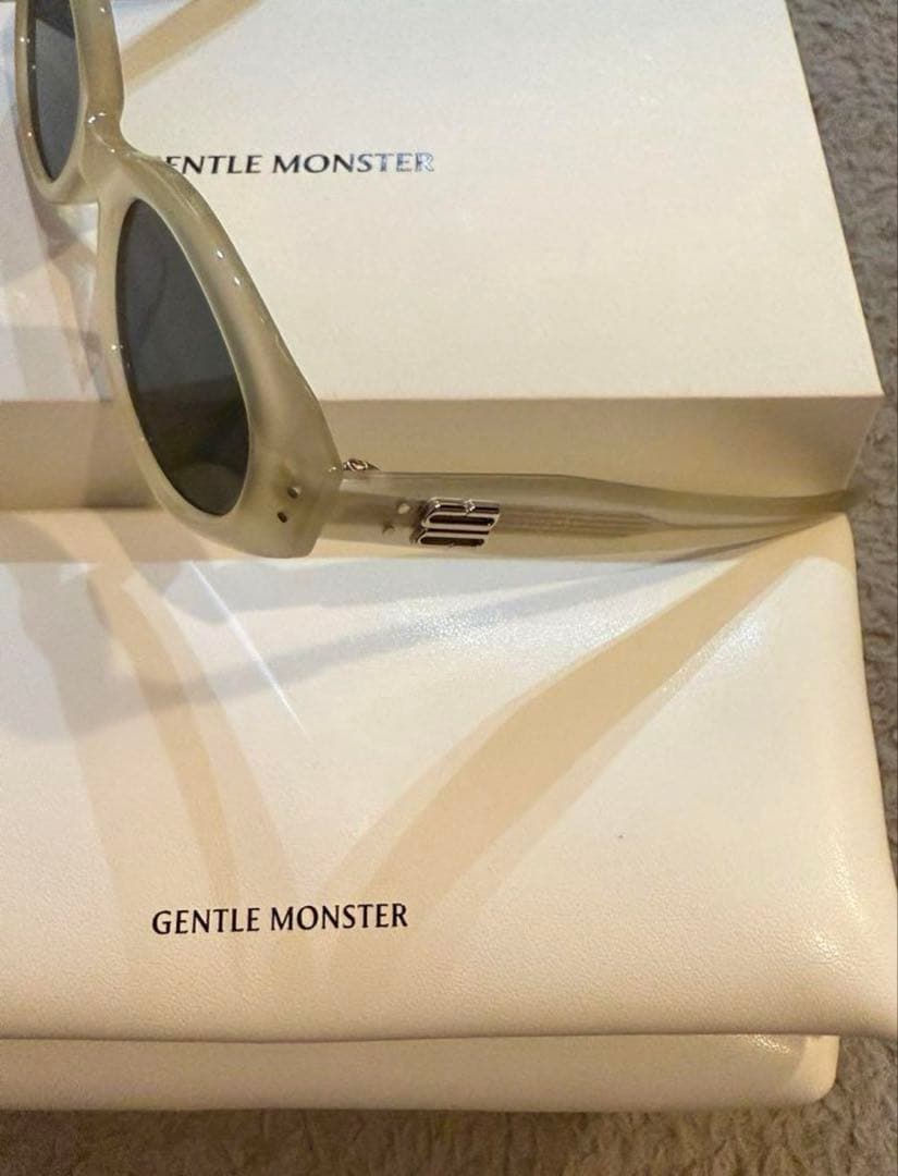 N*5様 GENTLE MONSTER クリアキャットアイサングラス