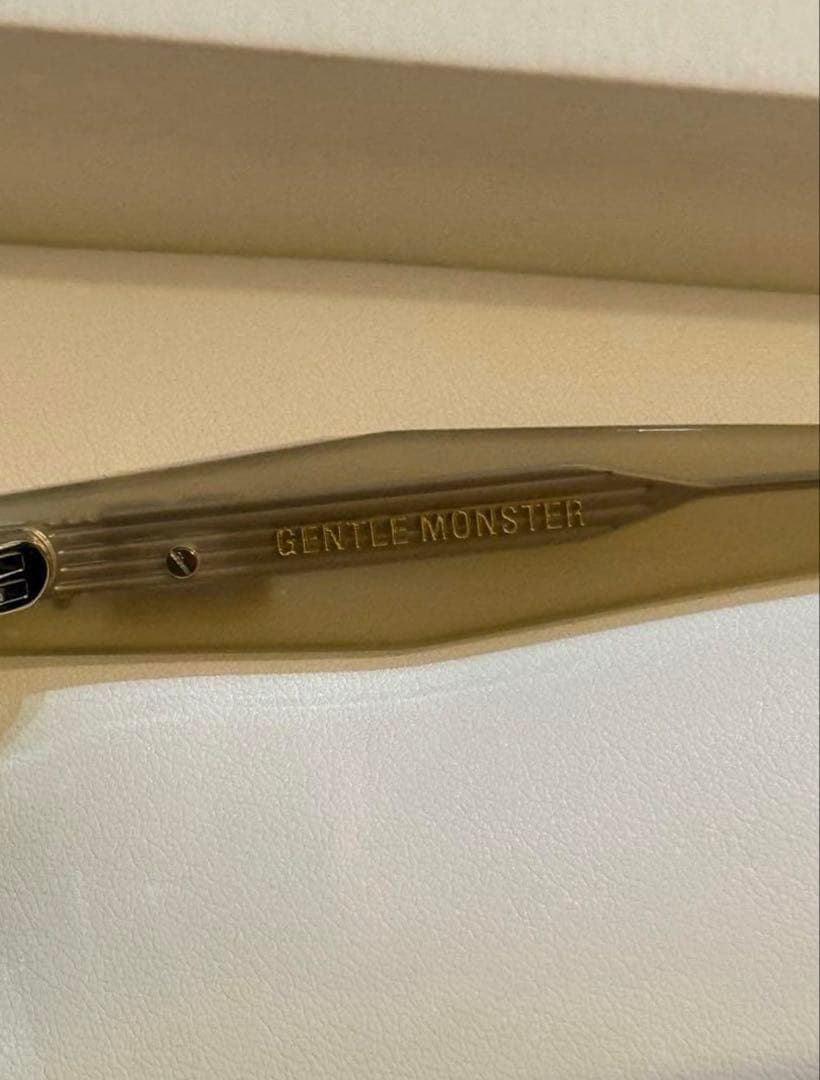 N*5様 GENTLE MONSTER クリアキャットアイサングラス