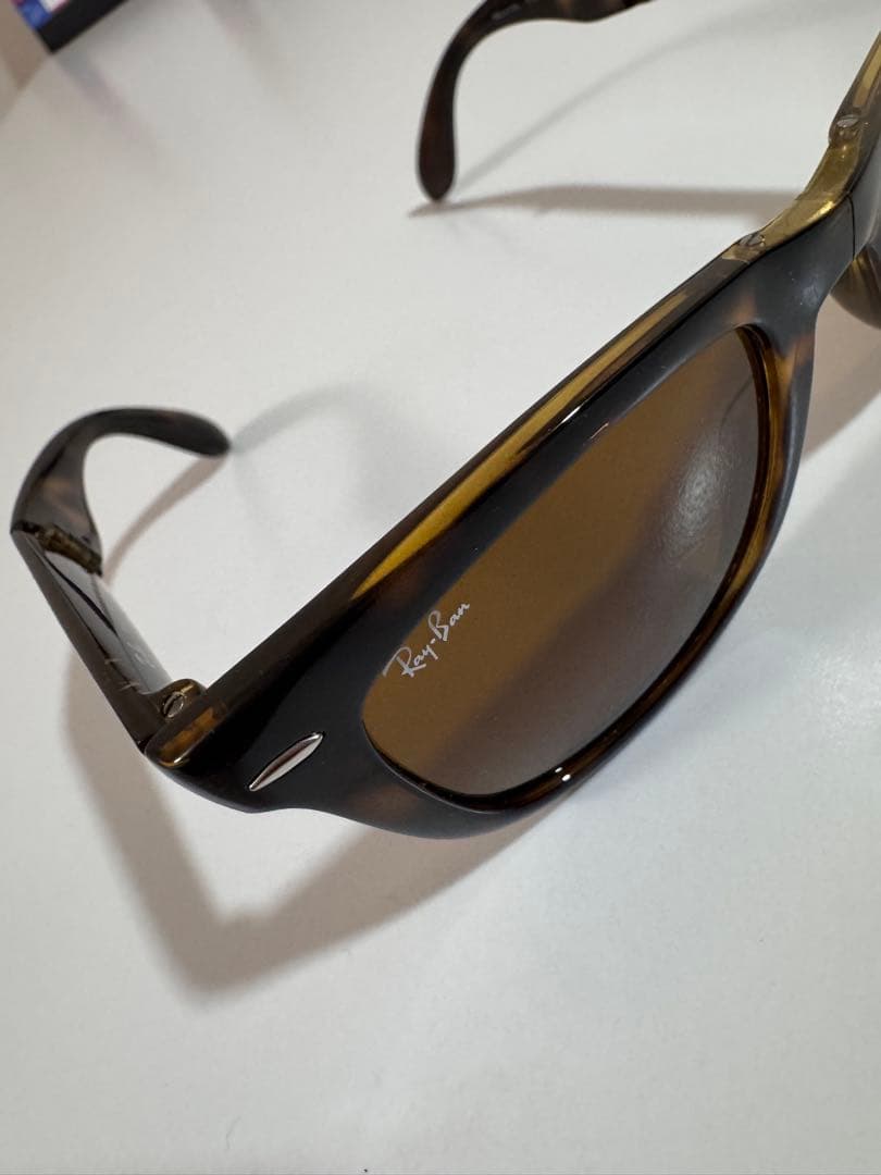 Ray-Ban レザーケース付きサングラス