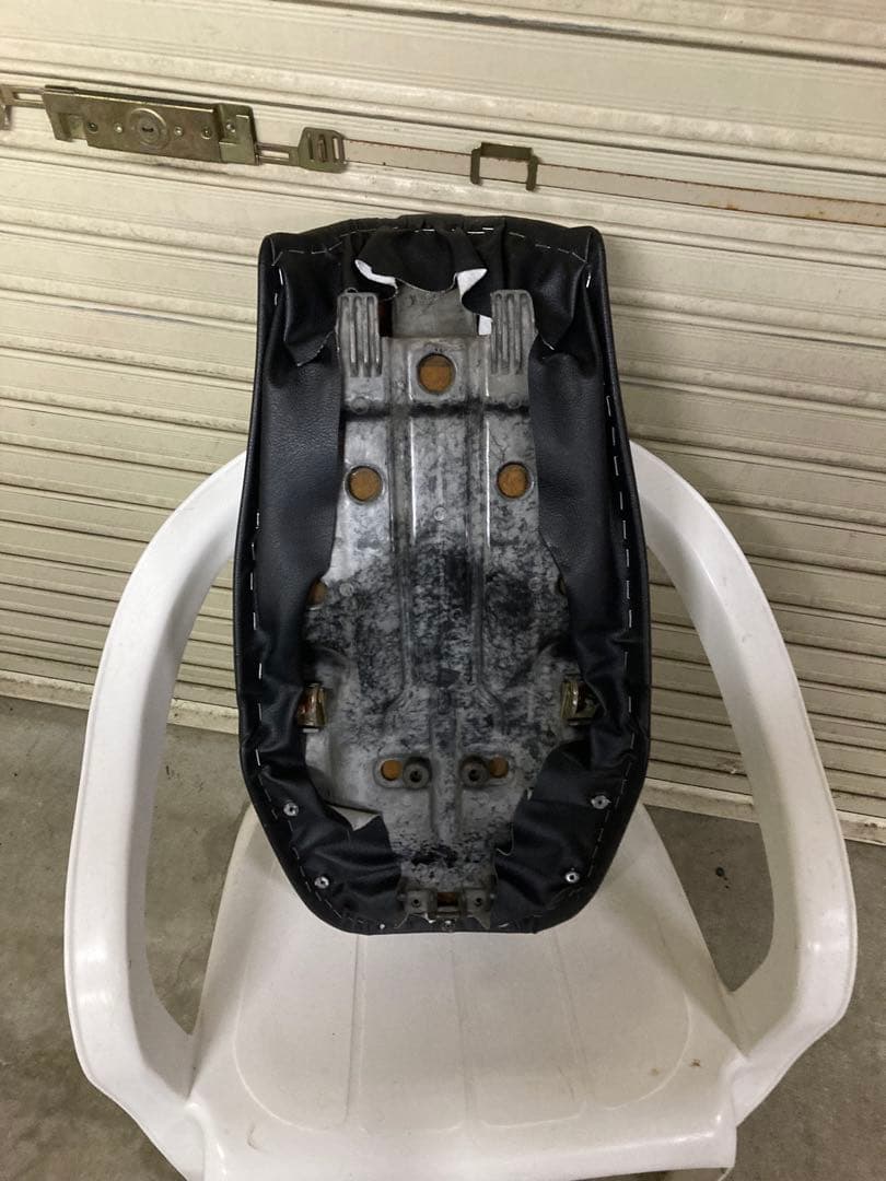 値下げ　ホンダGB250 4型用アンコ抜きシート