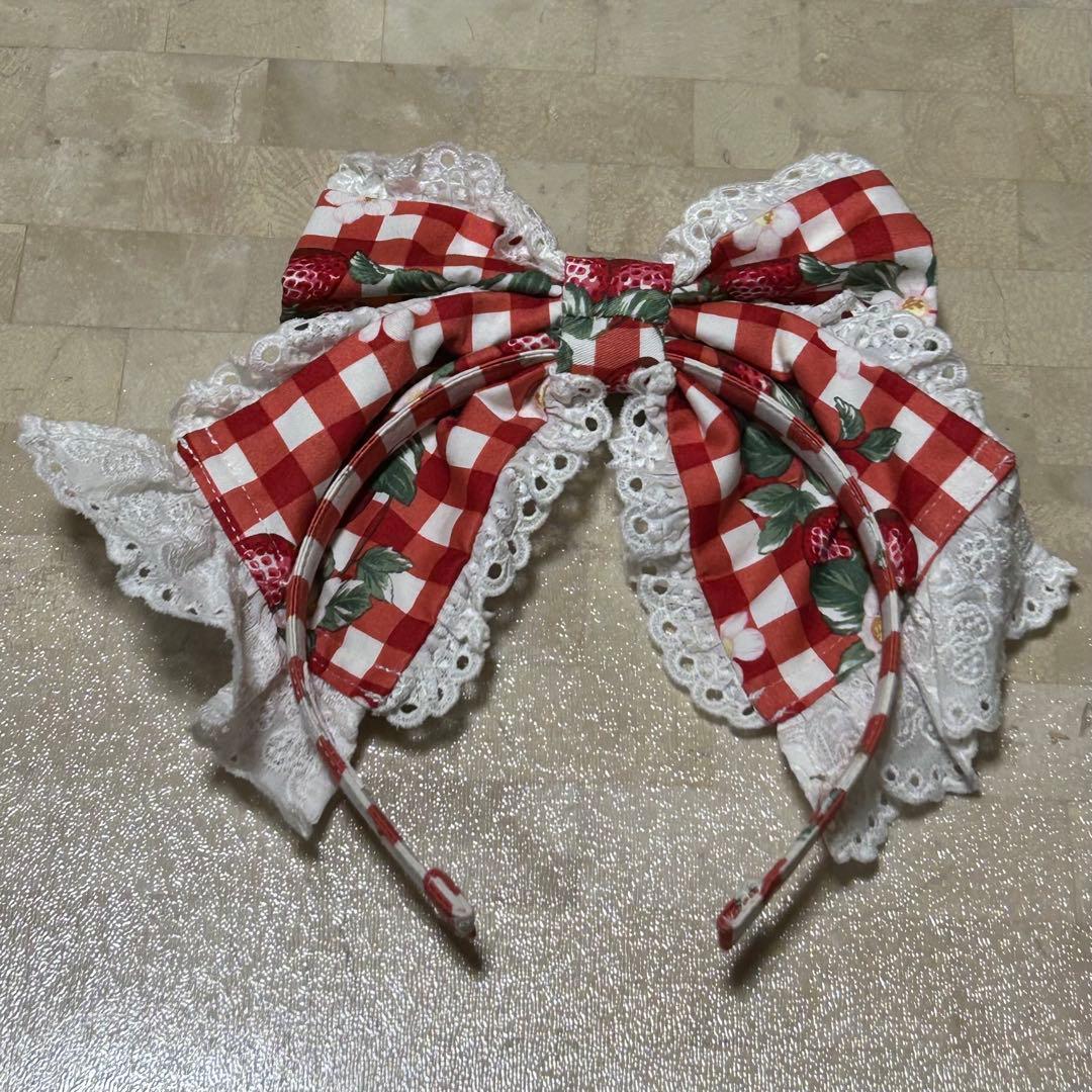 《美品》AP カチューシャ　リボン　赤チェック　いちご