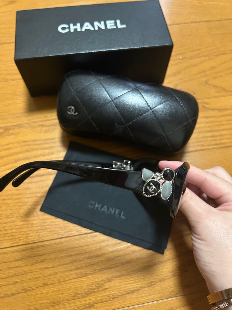 CHANEL ブラック サングラス 5018