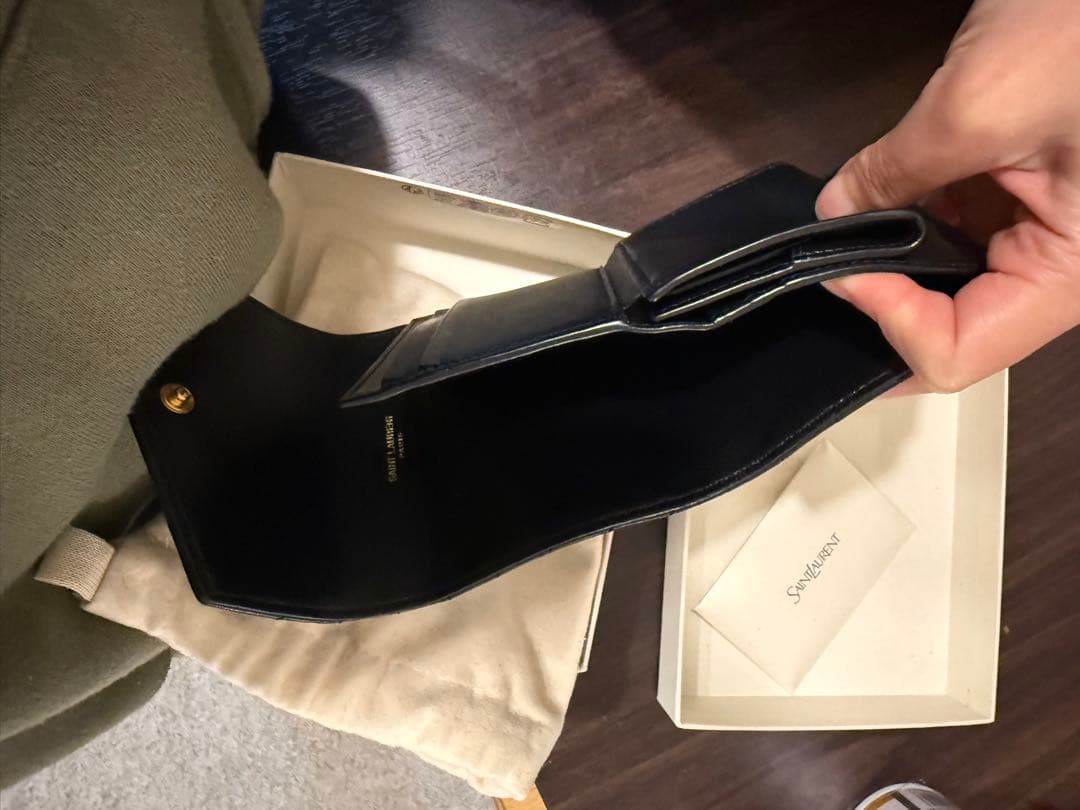 YSL カサンドラマトラッセマルチフォードウォレット(ラムスキン)